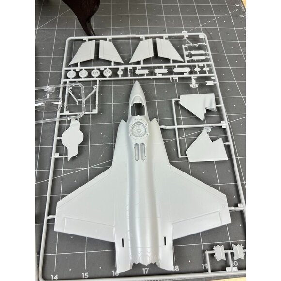 Italeri Lockheed X-35 JSF 1/72 Scale Model Kit No. 1209 New In Box - Picture 8 of 10